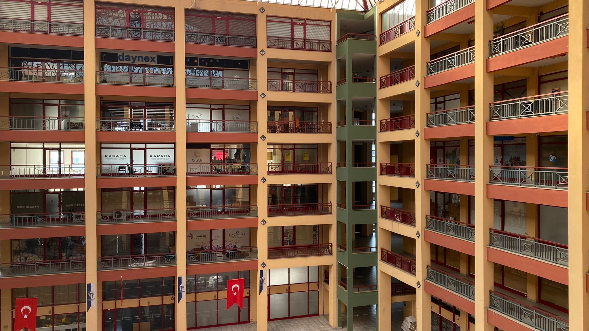  Tekstilkent Ticaret Merkezinde Hamiyet Emlaktan Yönetim Binasında Satılık 80m2 Ofis ve Büro